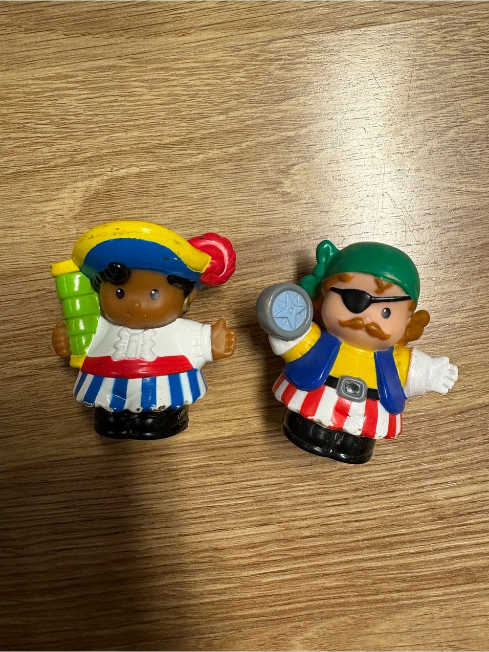 Fisher-Price little people Pirate Duo Figures in Red Blue Green Yellow